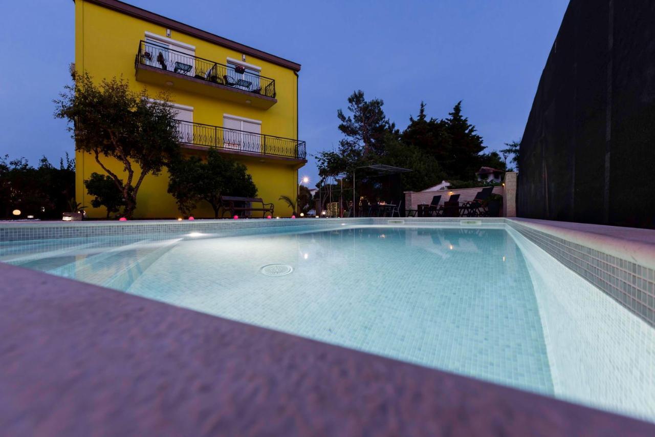 Apartment Mery Pula Exterior photo