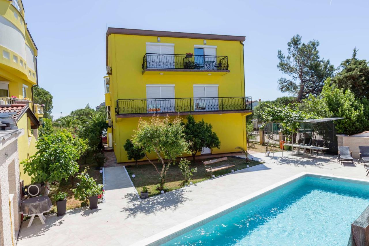 Apartment Mery Pula Exterior photo