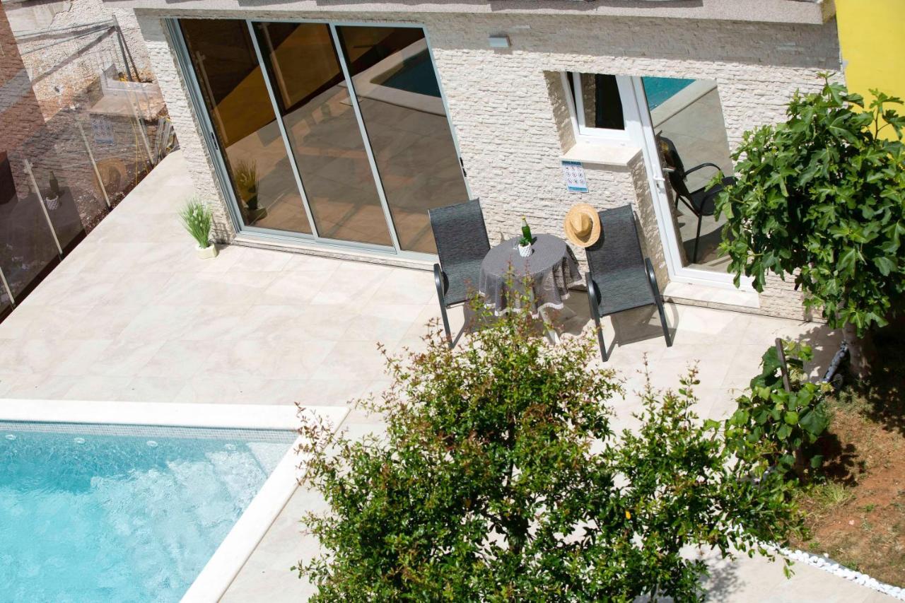 Apartment Mery Pula Exterior photo