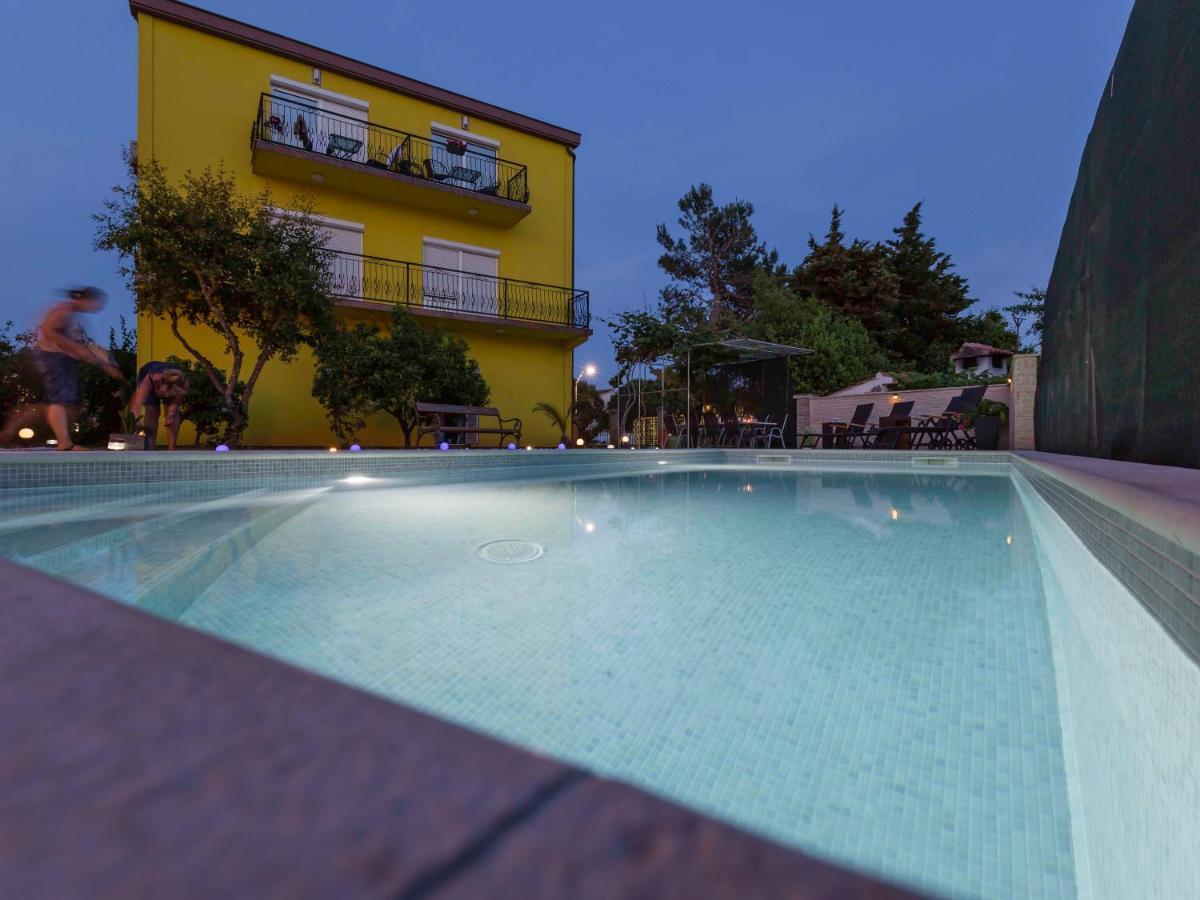 Apartment Mery Pula Exterior photo