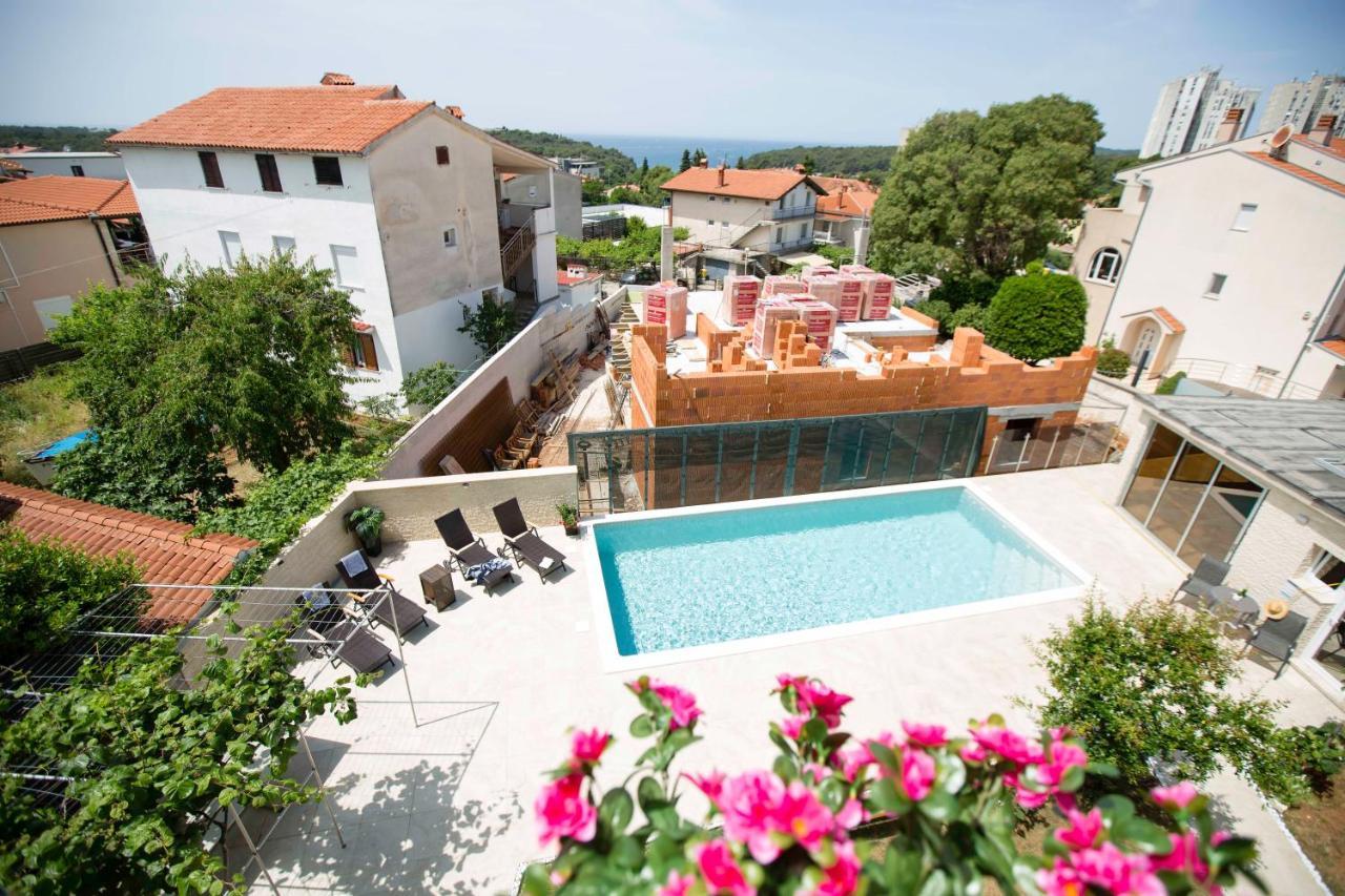 Apartment Mery Pula Exterior photo