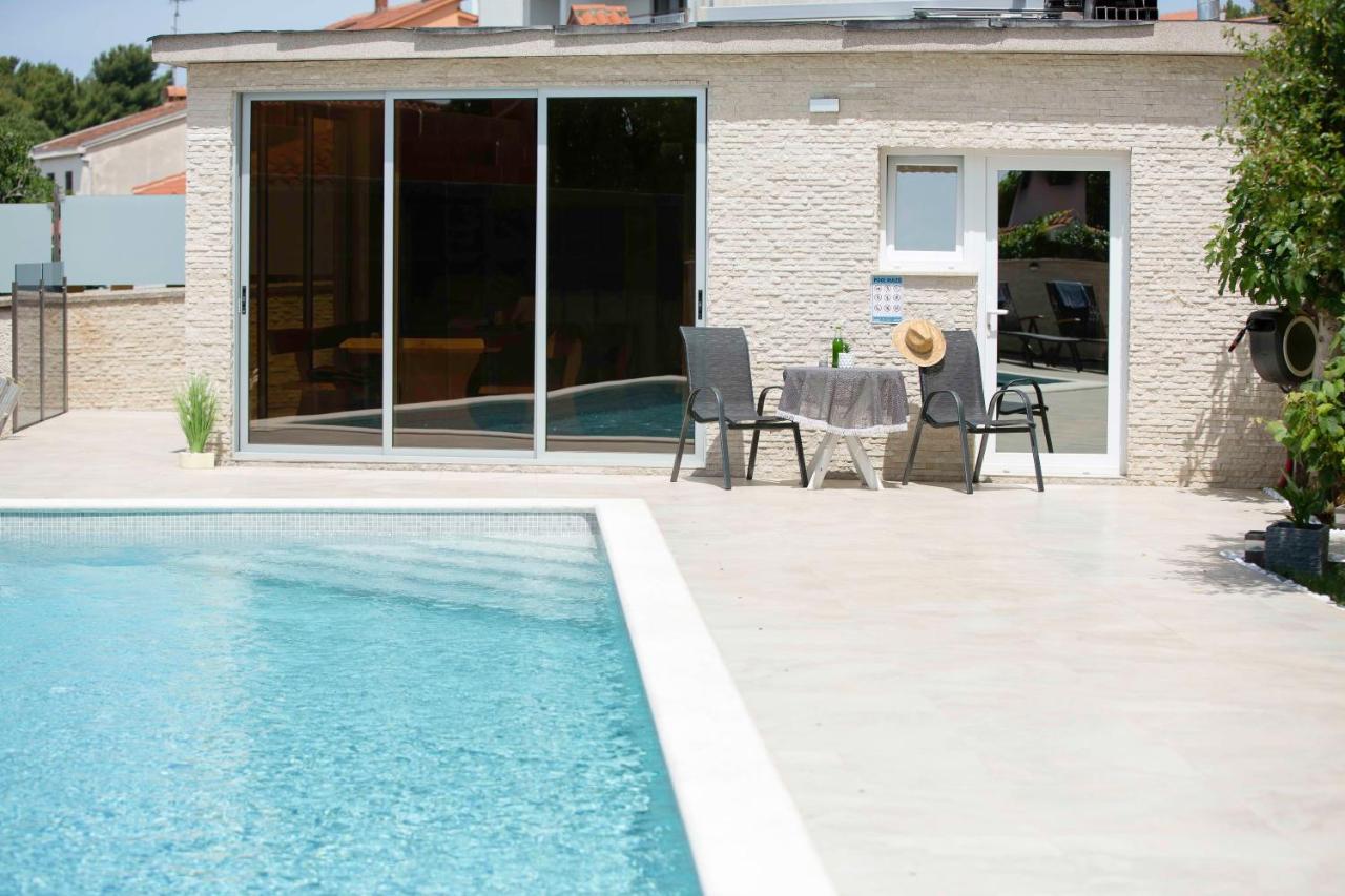 Apartment Mery Pula Exterior photo