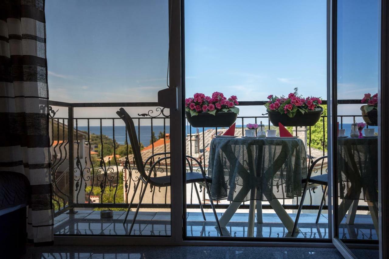 Apartment Mery Pula Exterior photo