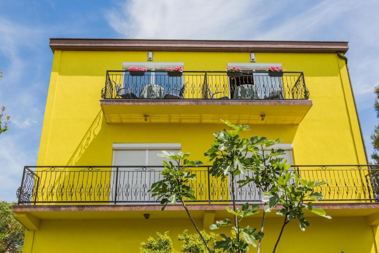 Apartment Mery Pula Exterior photo