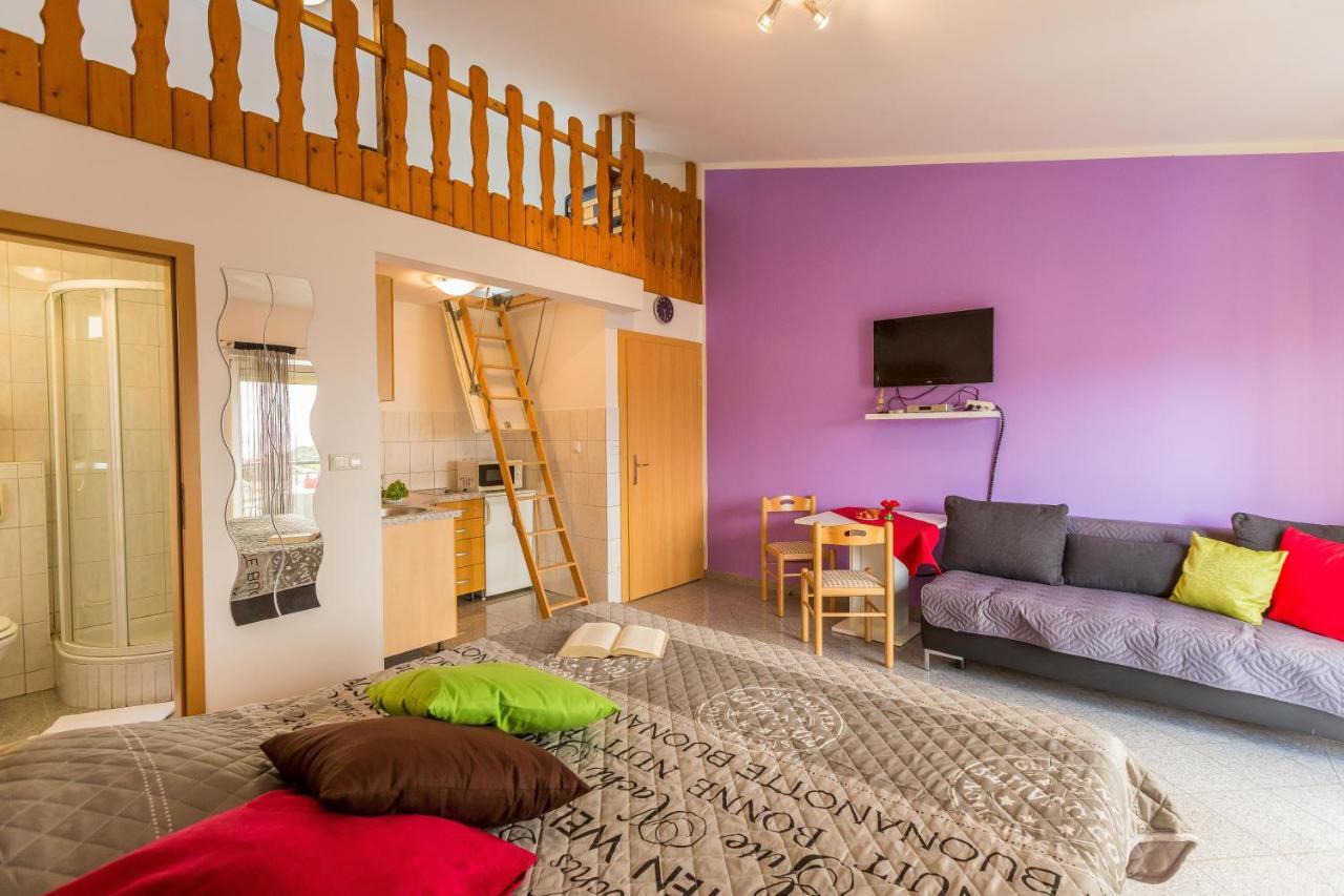 Apartment Mery Pula Exterior photo